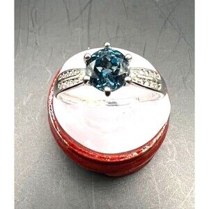Beautiful Blue Topaz Ring set in 925 - Adjustable